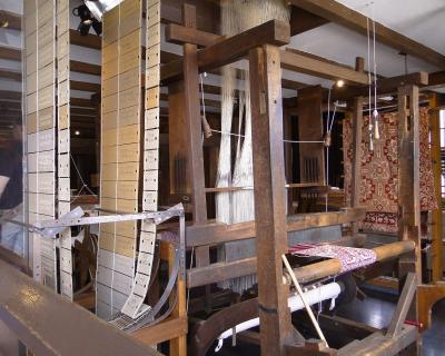 1934 Jacquard loom reproduction, made operational in 2006. Henry Ford's Greenfield Village, Dearborn, Michigan. Image credit: [https://www.flickr.com/photos/maiac/14051839842|Maia C, Flickr], CC BY-NC-ND 2.0 Deed